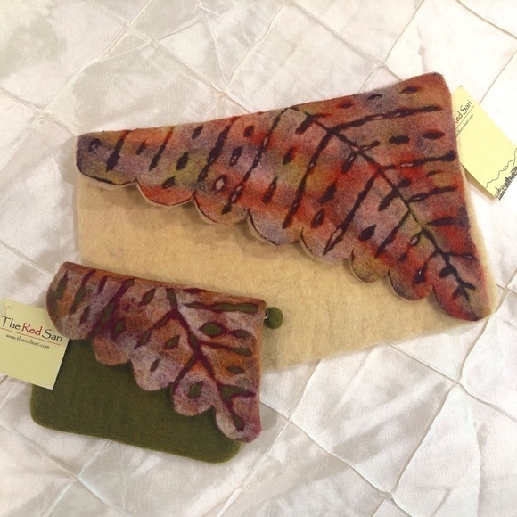 Nwt The Red Sari 2-Piece Felted Wool Zippered Purse Leaf Clutch and Mini Purse - Picture 1 of 10